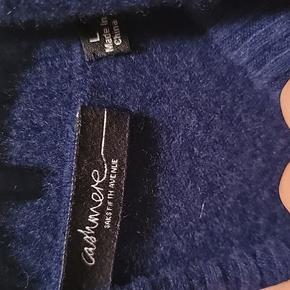 Saks Fifth Avenue 100% cashmere turtle neck sweater - Picture 3 of 3